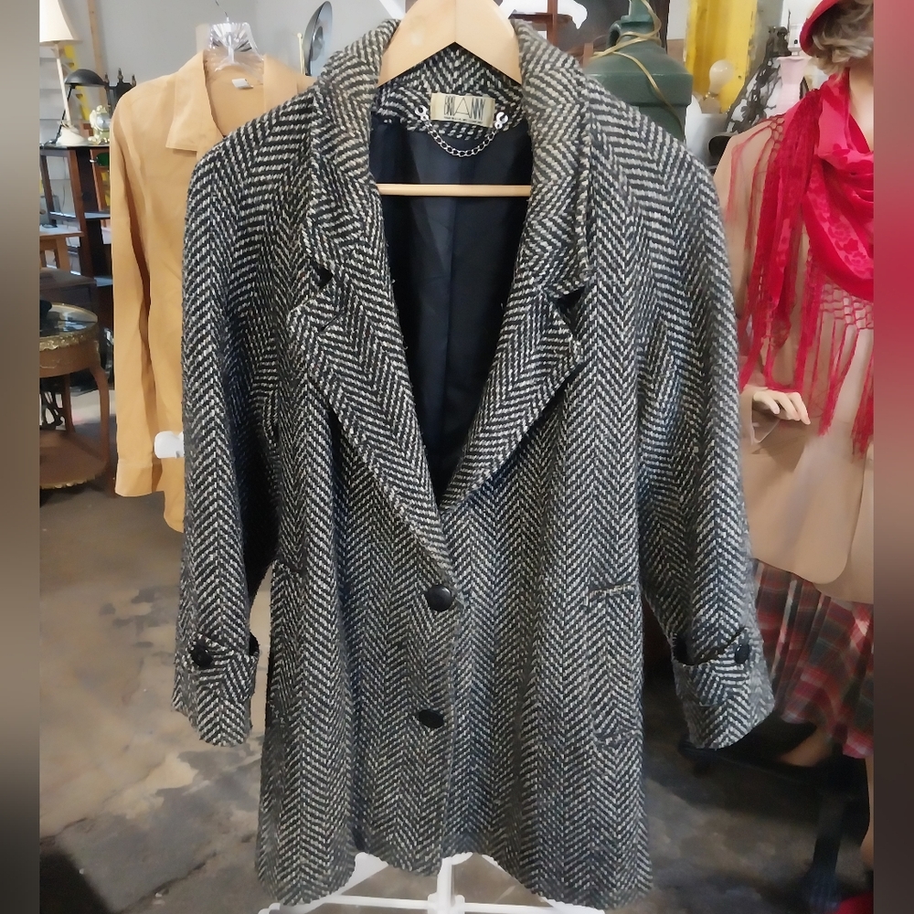 Vintage Britanny Women's Black White and Gray Chevron Patterned Coat